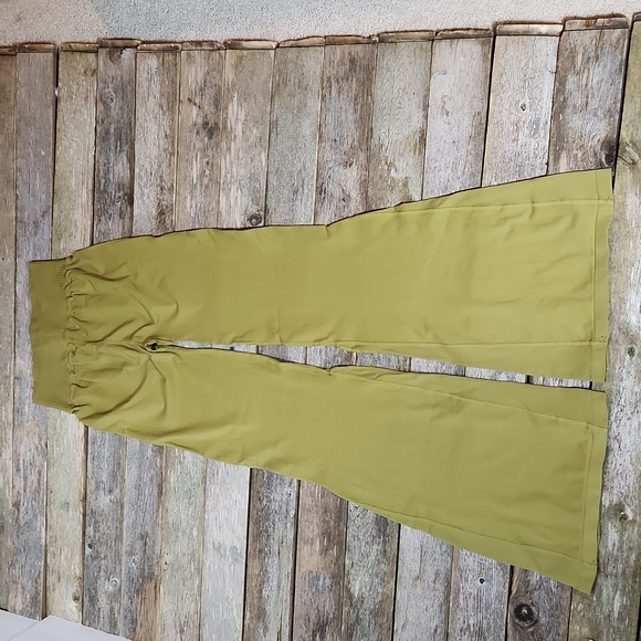 FP Movement Good Karma Flare Leggings Dusty Military M/L FP082 NWOT - Picture 6 of 7